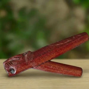 Kuripe Jaguar de El Camino del Jaguar, autoaplicador de rapé tallado para la autosanación y soberanía espiritual."