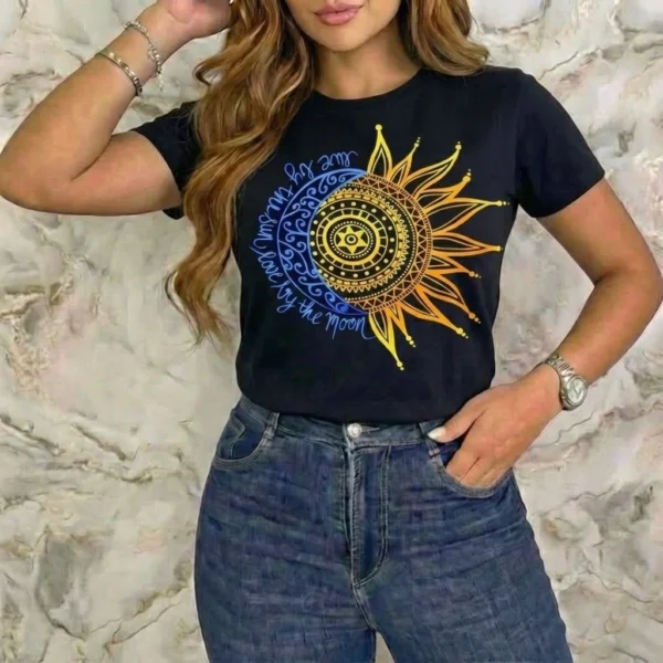 ropa-espiritual-mujer-sagrado-femenino-geometria.jpg Detalle de los símbolos de poder y la geometría sagrada en nuestras camisetas ancestrales, diseñadas para honrar el sagrado femenino.