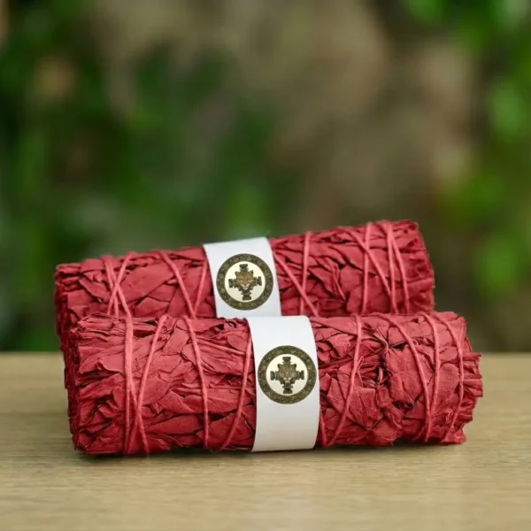 sahumerio-salvia-sangre-drago-escudo-rojo.jpg Atado de Sahumerio Salvia y Sangre de Drago 'El Escudo Rojo' de El Camino del Jaguar, ideal para la protección extrema